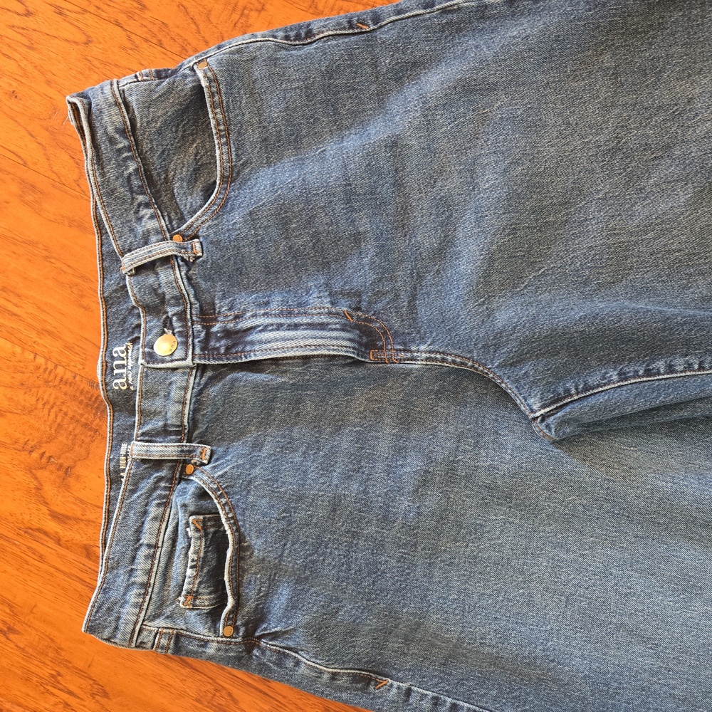 Wide Leg Women's Jeans in Medium Blue - Picture 2 of 8